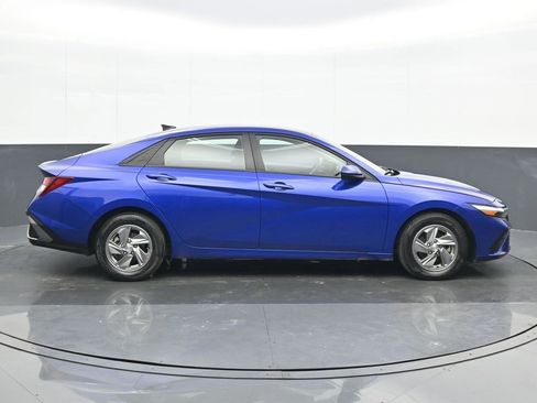 Used 2025 Hyundai Elantra SE image 7