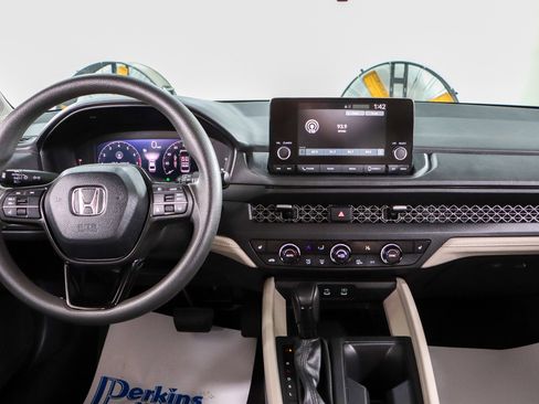 Used 2024 Honda Accord EX image 17
