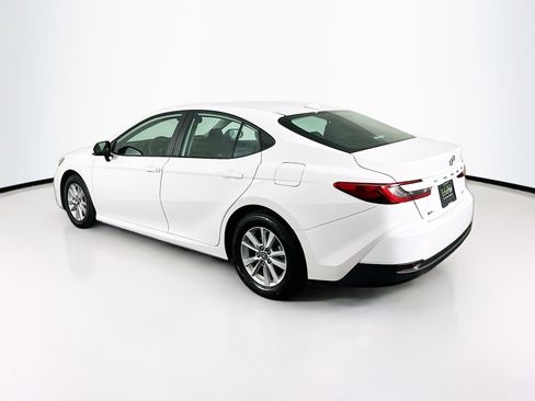 Used 2025 Toyota Camry LE image 5