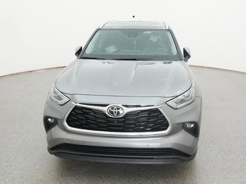 New 2026 Toyota Highlander Limited image 2