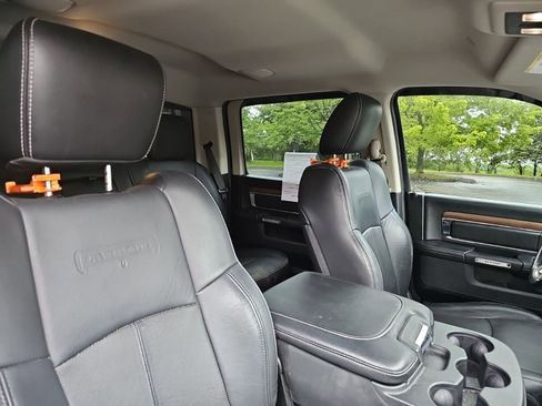 Used 2018 RAM 1500 Laramie AWD/4WD image 11