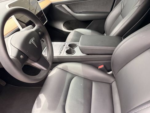 Used 2023 Tesla Model Y Long Range AWD/4WD image 23