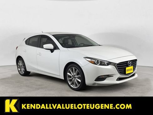 Used 2017 MAZDA MAZDA3 Touring FWD image 3