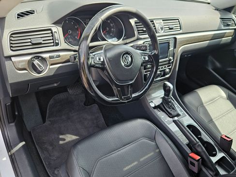 Used 2017 Volkswagen Passat 1.8T SE FWD image 12