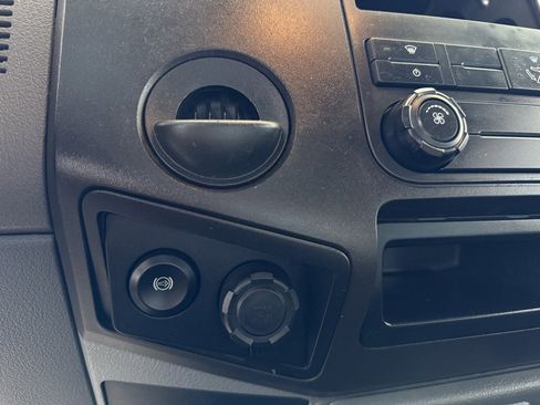 Used 2015 Ford F250 XL w/ XL Appearance Package image 38