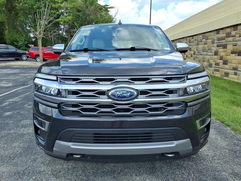 Used 2024 Ford Expedition Platinum AWD/4WD image 3