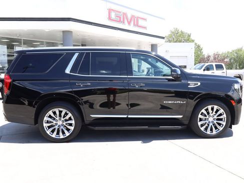 Used 2024 GMC Yukon Denali w/ Advanced Technology Package AWD/4WD image 7
