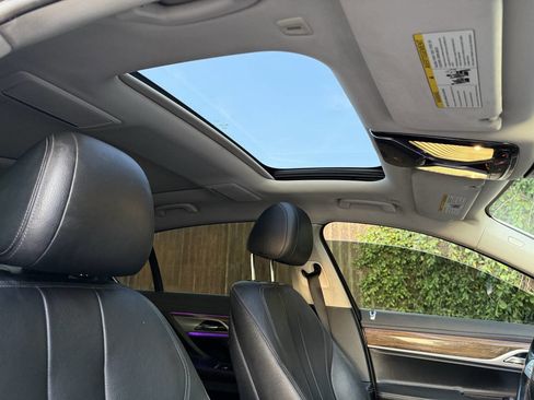 Used 2018 BMW 740i RWD image 19