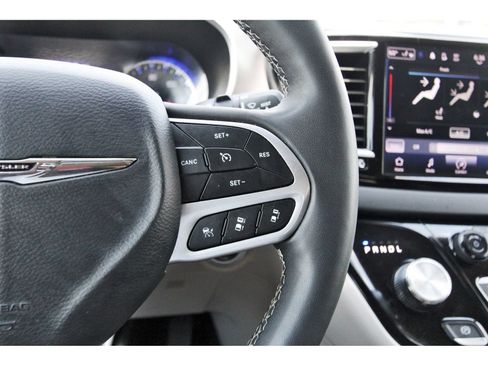 Used 2023 Chrysler Pacifica Touring-L FWD image 24