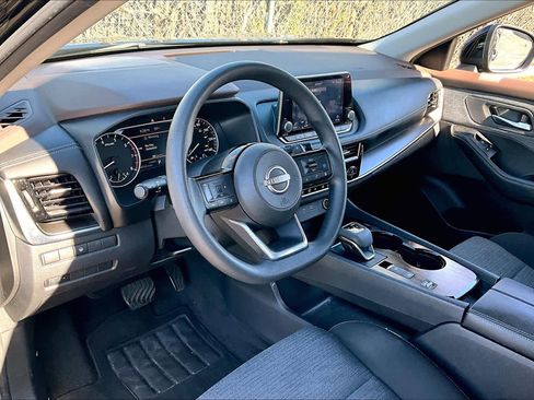 Certified 2022 Nissan Rogue SV image 16