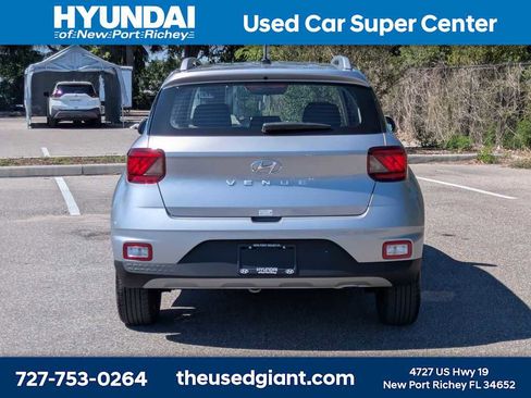 Used 2026 Hyundai Venue SEL FWD image 4