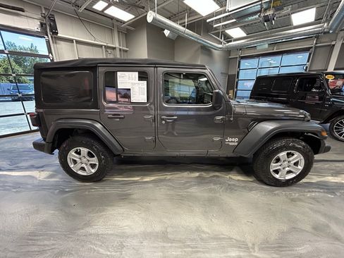 Used 2018 Jeep Wrangler Unlimited Sport S image 28
