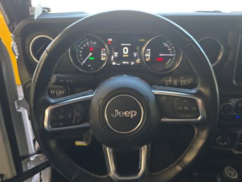 Used 2022 Jeep Wrangler Unlimited Sahara w/ Cold Weather Group image 8