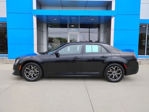 Used 2018 Chrysler 300 S w/ S Model Appearance Package AWD/4WD image 31