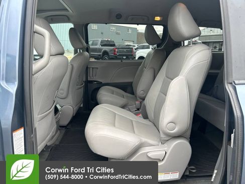 Used 2017 Toyota Sienna XLE w/ XLE Navigation Package AWD/4WD image 7