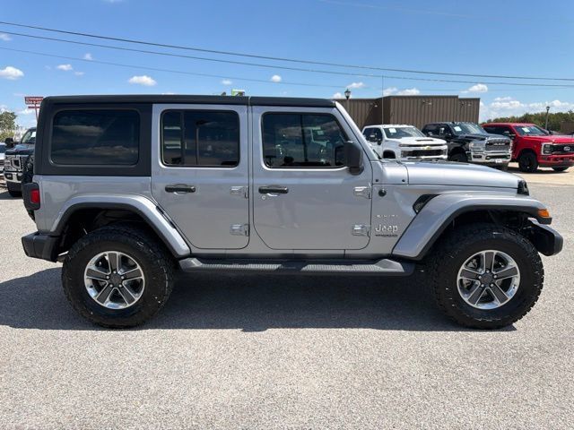Used 2018 Jeep Wrangler Unlimited Sahara AWD/4WD image 4
