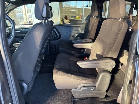 Used 2020 Dodge Grand Caravan SE image 18