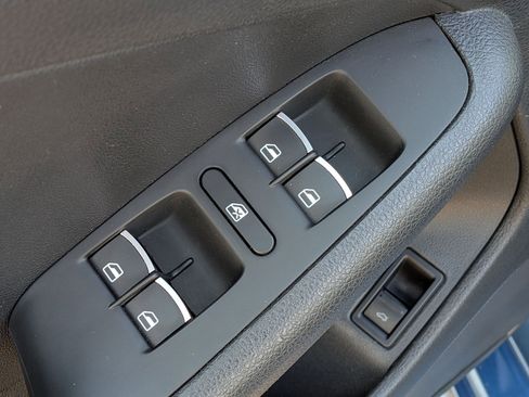 Used 2017 Volkswagen Jetta SEL image 16