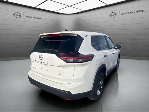 New 2025 Nissan Rogue S image 4
