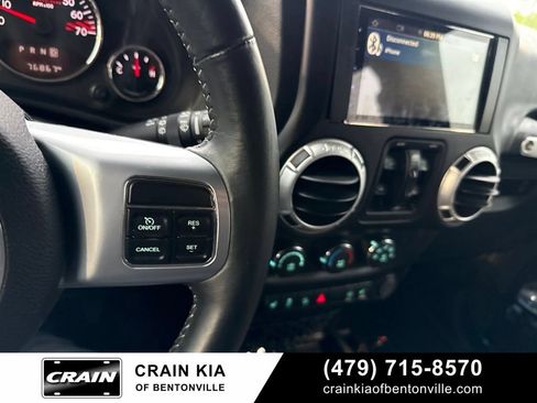 Used 2015 Jeep Wrangler Unlimited Rubicon AWD/4WD image 23