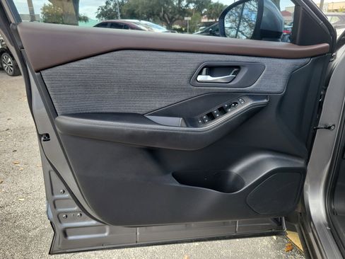 Used 2022 Nissan Rogue SV image 13