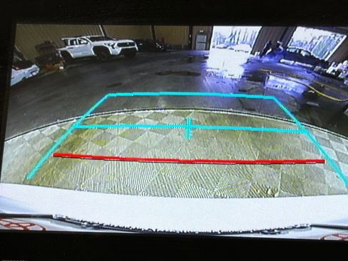 Used 2024 Toyota Camry SE image 29