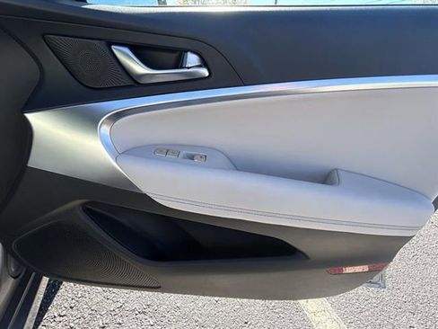 Used 2025 Genesis G70 2.5T image 25