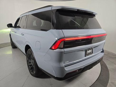 New 2026 Lincoln Navigator L Reserve AWD/4WD image 7