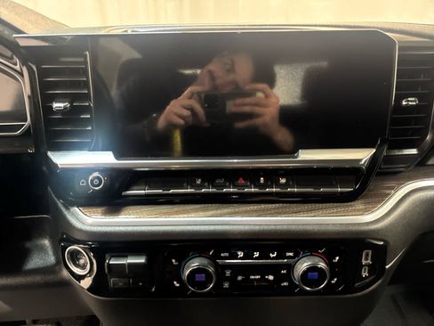 Certified 2025 Chevrolet Silverado 2500 LT w/ Convenience Package image 18