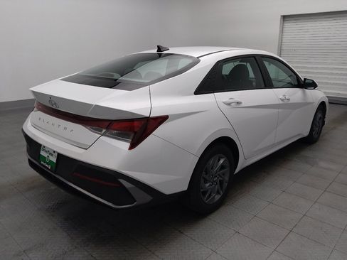 Used 2024 Hyundai Elantra SEL FWD image 9
