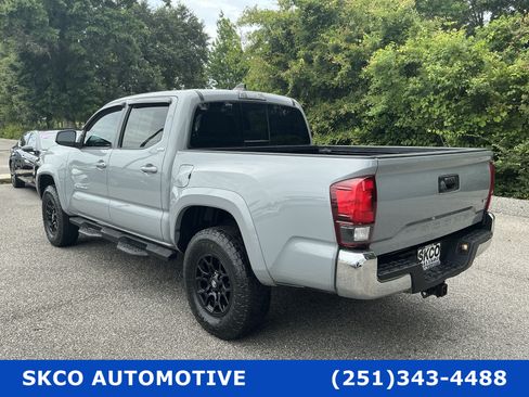 Used 2020 Toyota Tacoma SR5 RWD image 3