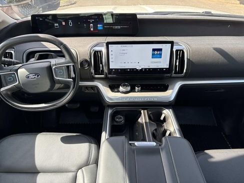 Certified 2025 Ford Expedition Max Platinum image 16