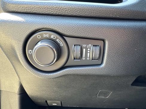 New 2027 Chrysler Pacifica Select AWD/4WD image 21