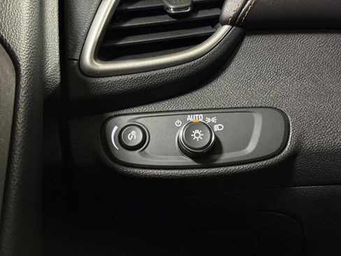 Used 2019 Chevrolet Trax LS FWD image 18