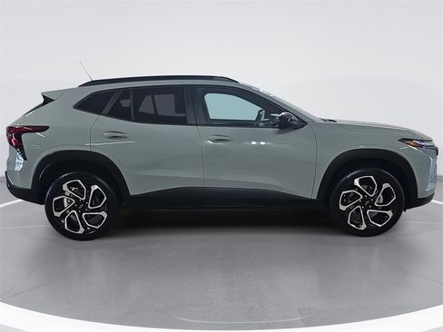 Certified 2024 Chevrolet Trax RS w/ Driver Confidence Package image 2