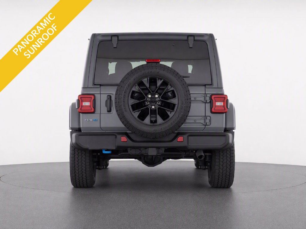 Used 2022 Jeep Wrangler Unlimited Sahara w/ Cold Weather Group AWD/4WD image 7