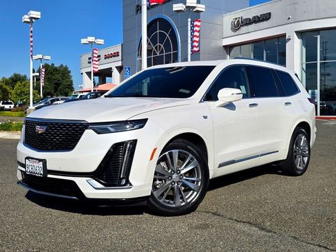 Used 2022 Cadillac XT6 Premium Luxury FWD image 3
