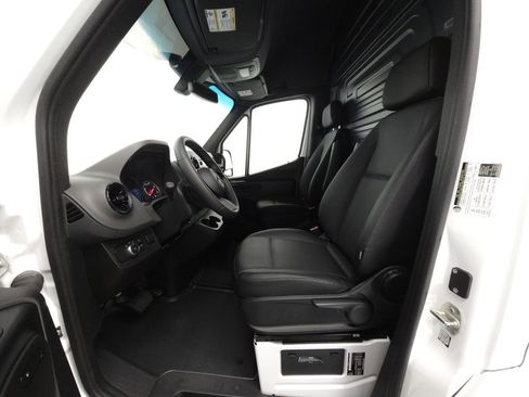 Used 2025 Mercedes-Benz Sprinter 2500 image 7
