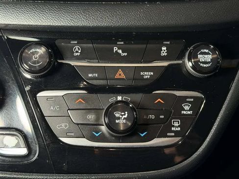 Used 2018 Chrysler Pacifica Touring Plus w/ S Appearance Package FWD image 32