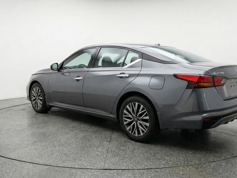Used 2025 Nissan Altima 2.5 SV image 6