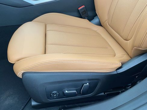 Used 2025 BMW 330i xDrive Sedan w/ Convenience Package image 12