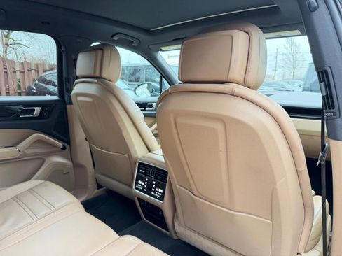 Used 2019 Porsche Cayenne image 26