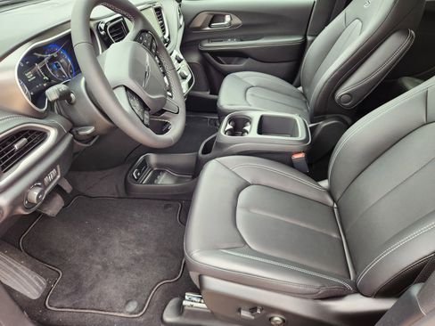 New 2026 Chrysler Pacifica Select w/ S Appearance Package FWD image 12