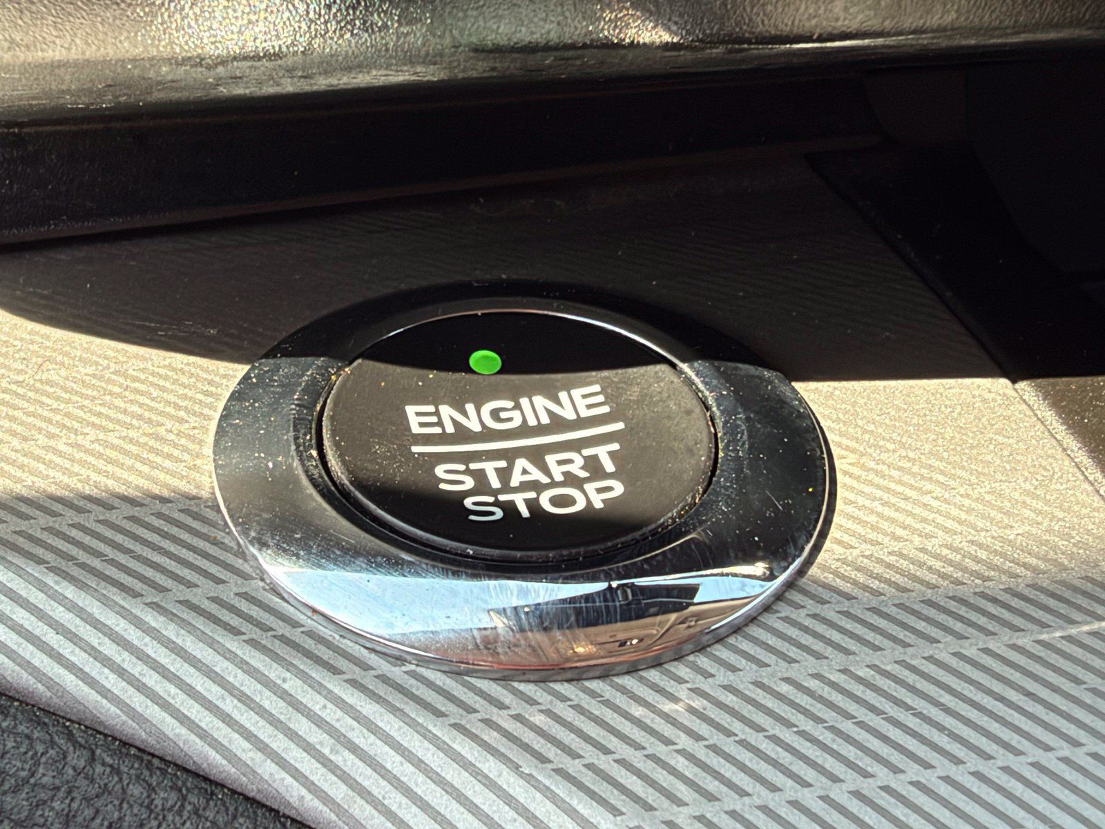 Used 2020 Ford Explorer XLT w/ Equipment Group 202A RWD image 23