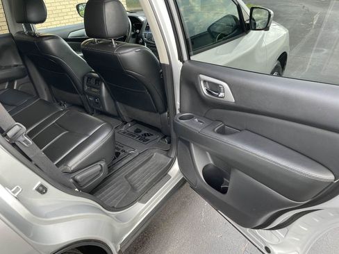 Used 2017 Nissan Pathfinder SL w/ SL Tech Package AWD/4WD image 18