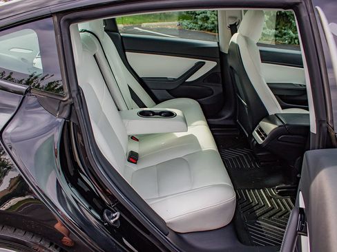 Used 2020 Tesla Model 3 Standard Range Plus RWD image 18