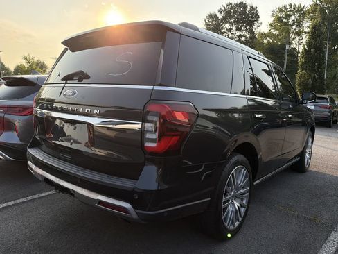 Used 2022 Ford Expedition Limited AWD/4WD image 4