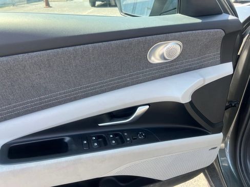 Used 2025 Hyundai Elantra Limited FWD image 11