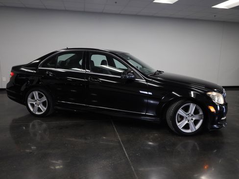 Used 2011 Mercedes-Benz C 300 4MATIC Sedan image 4