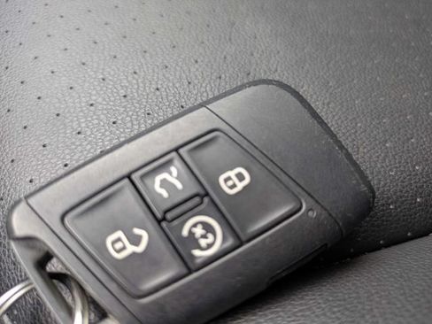 Certified 2023 Volkswagen Tiguan SE R-Line FWD image 33